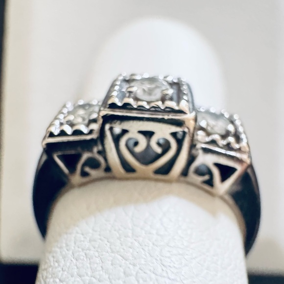 Vintage 14K White Gold Art Deco Diamond Square Raised Scrollwork Ring size 7 - Picture 6 of 8